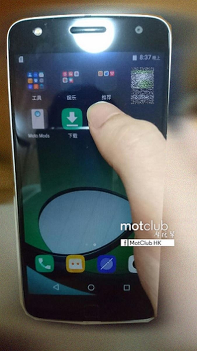 Những hình ảnh thực tế đầu tiên của Lenovo Moto Z Play