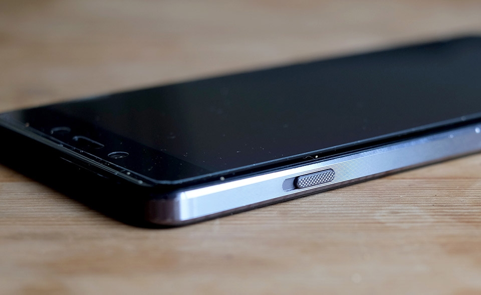 Nếu không đủ tiền mua Google Nexus 6P, hãy mua OnePlus X