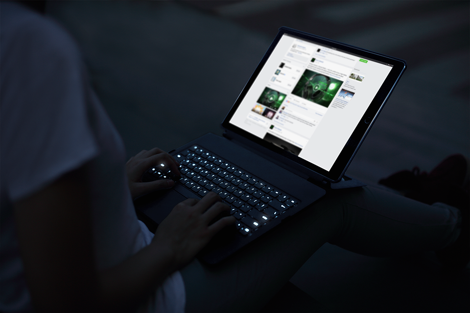Trên tay bàn phím của Razer cho iPad Pro: nặng, dày, tuyệt đẹp, kết nối Bluetooth, gõ sướng và đắt Trên tay bàn phím của Razer cho iPad Pro: nặng, dày, tuyệt đẹp, kết nối Bluetooth, gõ sướng và đắt