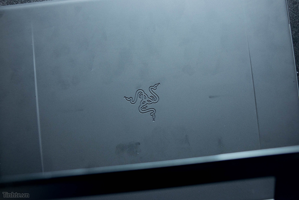 Trên tay bàn phím của Razer cho iPad Pro: nặng, dày, tuyệt đẹp, kết nối Bluetooth, gõ sướng và đắt Trên tay bàn phím của Razer cho iPad Pro: nặng, dày, tuyệt đẹp, kết nối Bluetooth, gõ sướng và đắt
