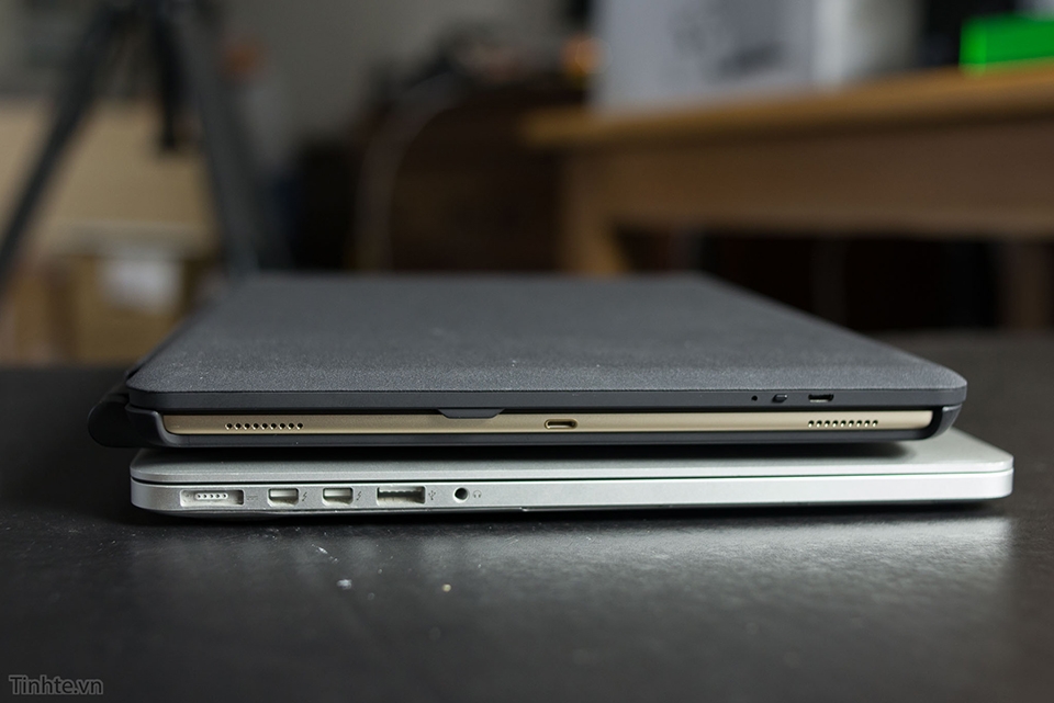 Trên tay bàn phím của Razer cho iPad Pro: nặng, dày, tuyệt đẹp, kết nối Bluetooth, gõ sướng và đắt Trên tay bàn phím của Razer cho iPad Pro: nặng, dày, tuyệt đẹp, kết nối Bluetooth, gõ sướng và đắt