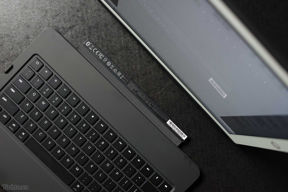Trên tay bàn phím của Razer cho iPad Pro: nặng, dày, tuyệt đẹp, kết nối Bluetooth, gõ sướng và đắt Trên tay bàn phím của Razer cho iPad Pro: nặng, dày, tuyệt đẹp, kết nối Bluetooth, gõ sướng và đắt