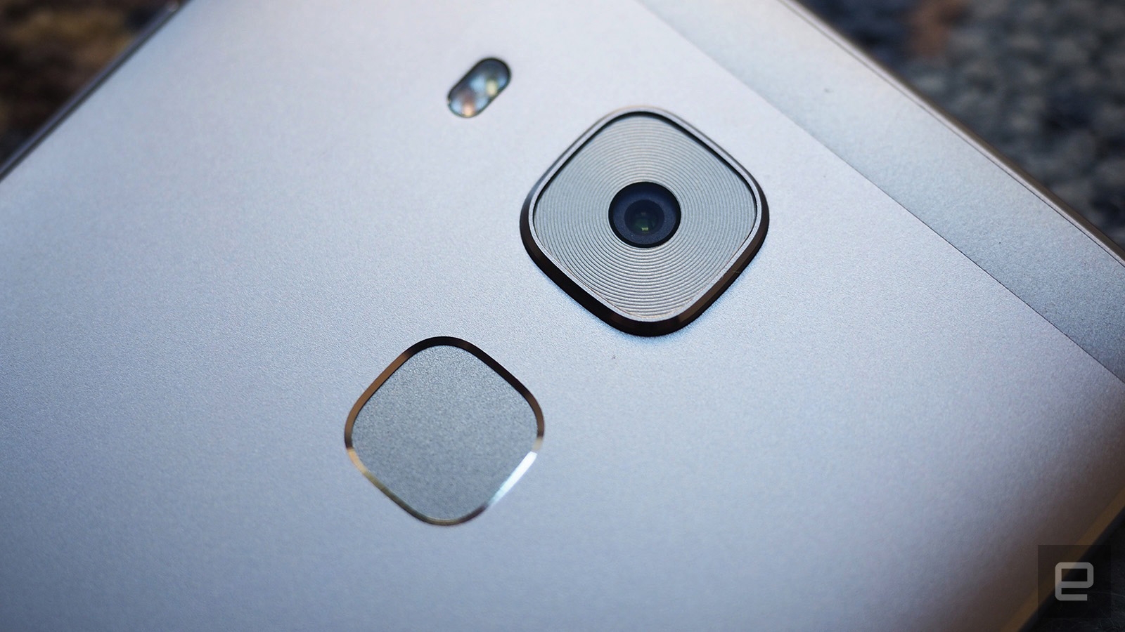 [IFA 2016] Trên tay nhanh bộ đôi Huawei Nova và Nova Plus