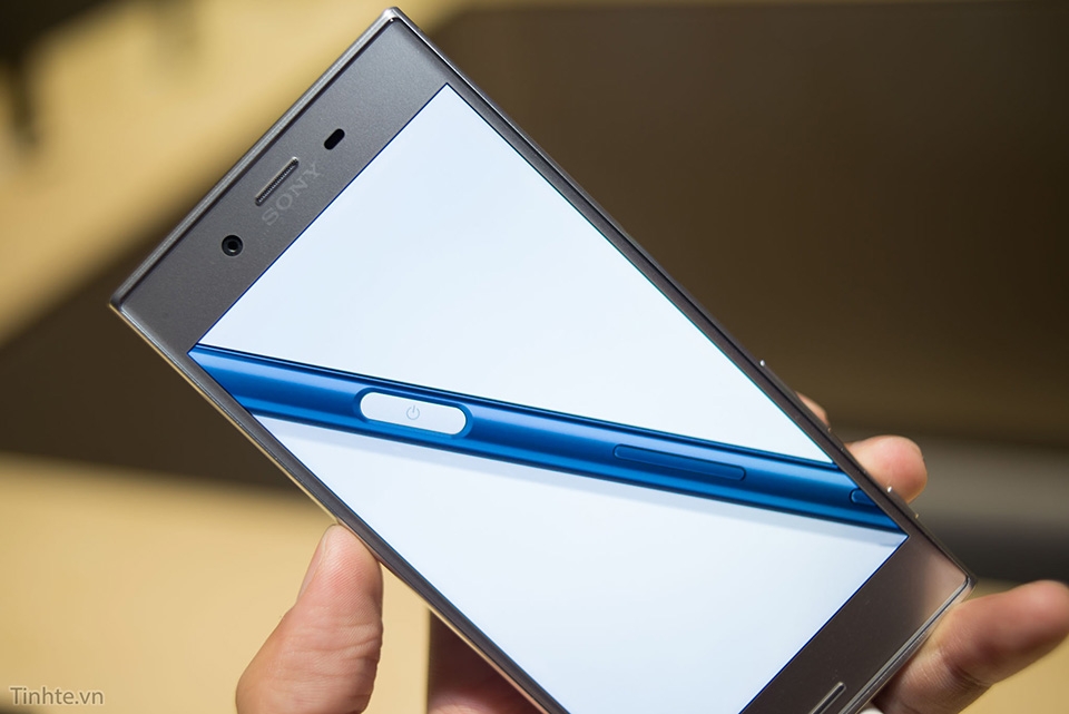 [IFA 2016] Trên tay Sony Xperia XZ: vẫn 3GB RAM, vuông vức nhưng không quá cấn tay
