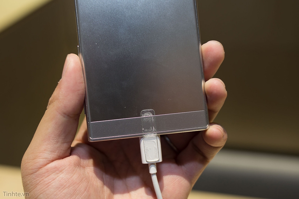 [IFA 2016] Trên tay Sony Xperia XZ: vẫn 3GB RAM, vuông vức nhưng không quá cấn tay