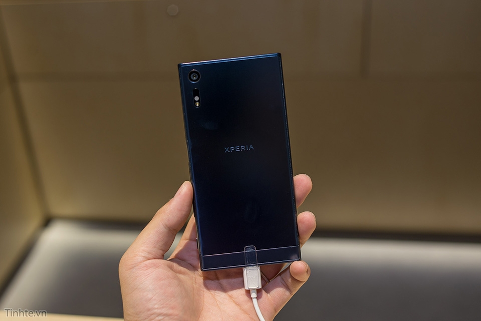 [IFA 2016] Trên tay Sony Xperia XZ: vẫn 3GB RAM, vuông vức nhưng không quá cấn tay