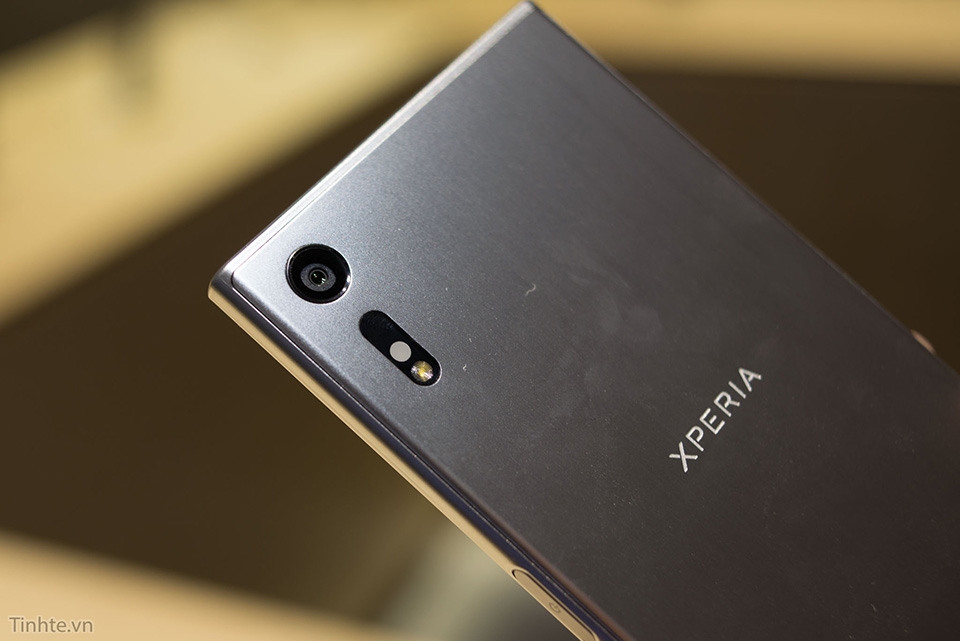 [IFA 2016] Trên tay Sony Xperia XZ: vẫn 3GB RAM, vuông vức nhưng không quá cấn tay