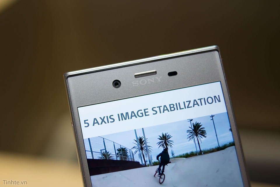 [IFA 2016] Trên tay Sony Xperia XZ: vẫn 3GB RAM, vuông vức nhưng không quá cấn tay