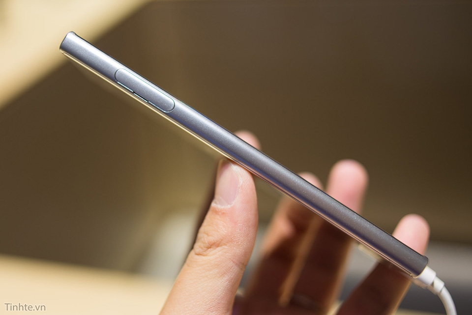 [IFA 2016] Trên tay Sony Xperia XZ: vẫn 3GB RAM, vuông vức nhưng không quá cấn tay