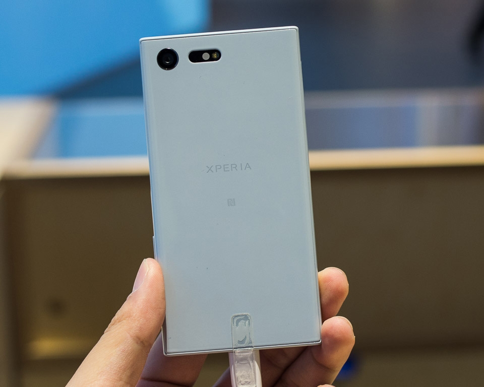 [IFA 2016] Trên tay Sony Xperia X Compact: hoàn thiện chất lượng cao, cầm không cấn tay