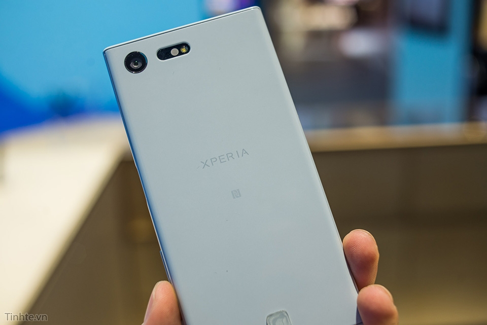[IFA 2016] Trên tay Sony Xperia X Compact: hoàn thiện chất lượng cao, cầm không cấn tay