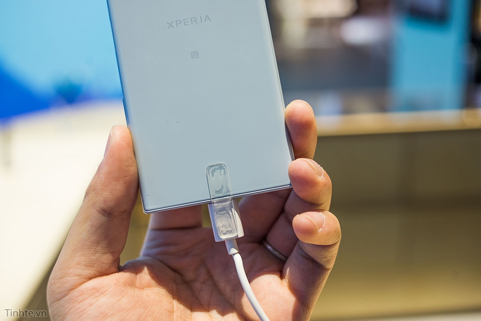 [IFA 2016] Trên tay Sony Xperia X Compact: hoàn thiện chất lượng cao, cầm không cấn tay