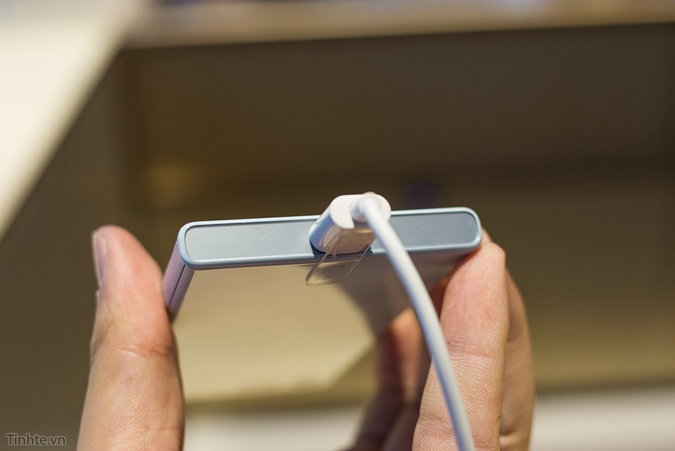 [IFA 2016] Trên tay Sony Xperia X Compact: hoàn thiện chất lượng cao, cầm không cấn tay