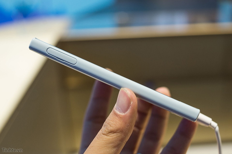 [IFA 2016] Trên tay Sony Xperia X Compact: hoàn thiện chất lượng cao, cầm không cấn tay