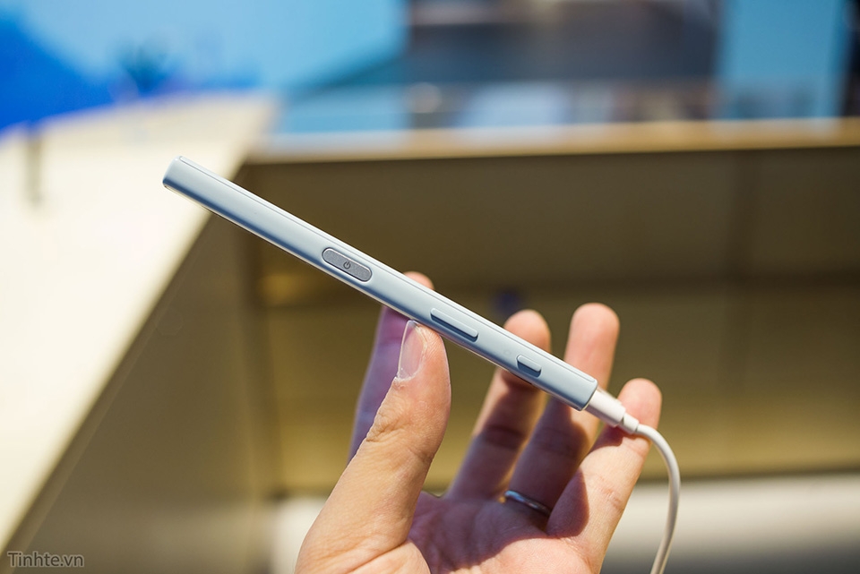 [IFA 2016] Trên tay Sony Xperia X Compact: hoàn thiện chất lượng cao, cầm không cấn tay