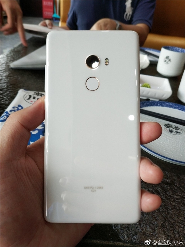 Cùng chiêm ngưỡng Mi Mix 2 White Ceraic Special Edition cực