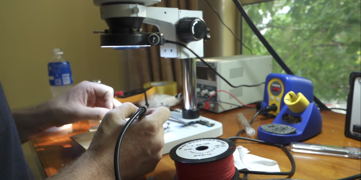 Cùng xem quy trình chế tạo chiếc iPhone 7 đầu tiên có jack 3.5mm 3