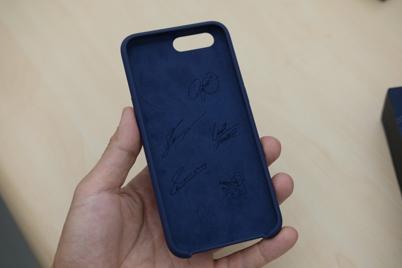 Fan Barcelona sẽ phải ngất ngây với vẻ đẹp của chiếc smartphone này 2 Fan Barcelona sẽ phải ngất ngây với vẻ đẹp của chiếc smartphone này 2