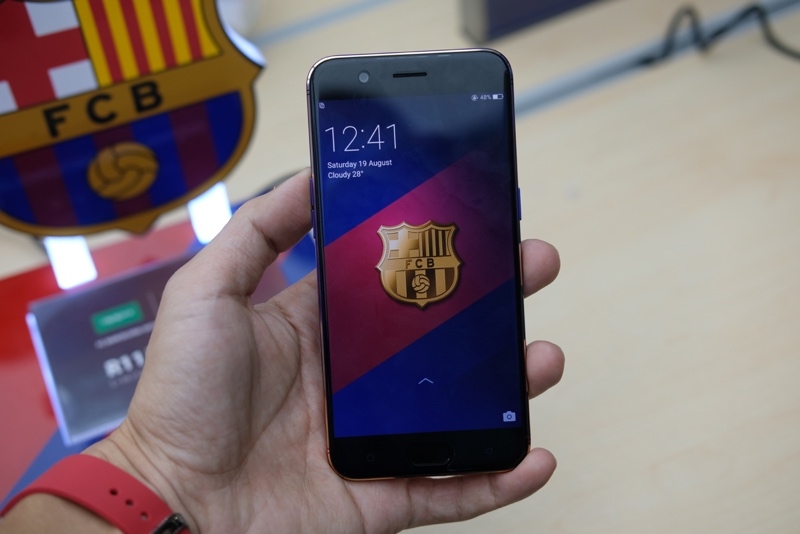 Fan Barcelona sẽ phải ngất ngây với vẻ đẹp của chiếc smartphone này 5 Fan Barcelona sẽ phải ngất ngây với vẻ đẹp của chiếc smartphone này 5
