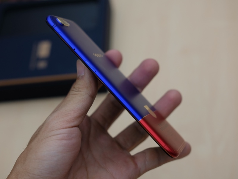 Fan Barcelona sẽ phải ngất ngây với vẻ đẹp của chiếc smartphone này 7 Fan Barcelona sẽ phải ngất ngây với vẻ đẹp của chiếc smartphone này 7