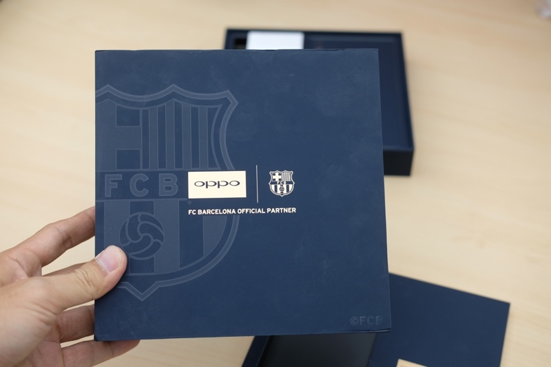Fan Barcelona sẽ phải ngất ngây với vẻ đẹp của chiếc smartphone này 8 Fan Barcelona sẽ phải ngất ngây với vẻ đẹp của chiếc smartphone này 8