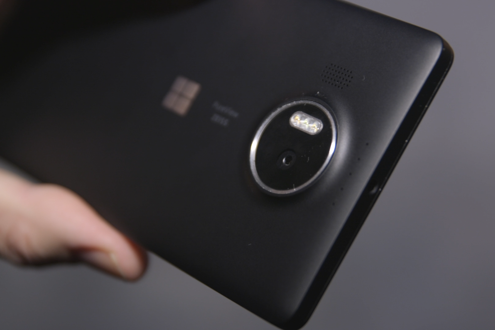 Bộ đôi ứng dụng Facebook trên Windows 10 Mobile nâng cấu hình tối thiểu lên 2GB RAM 2