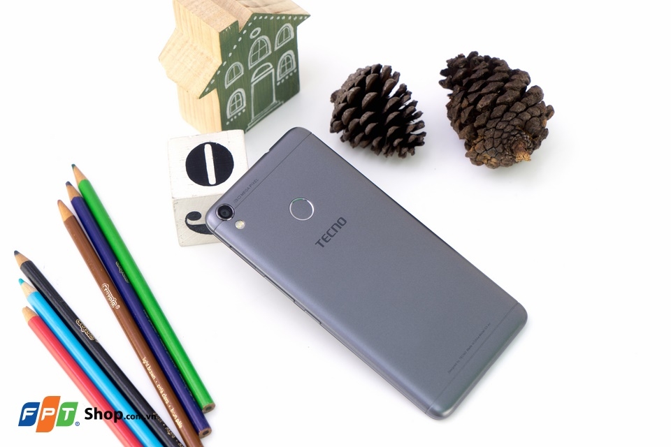 Camon CX Air sở hữu thiết kế bắt mắt