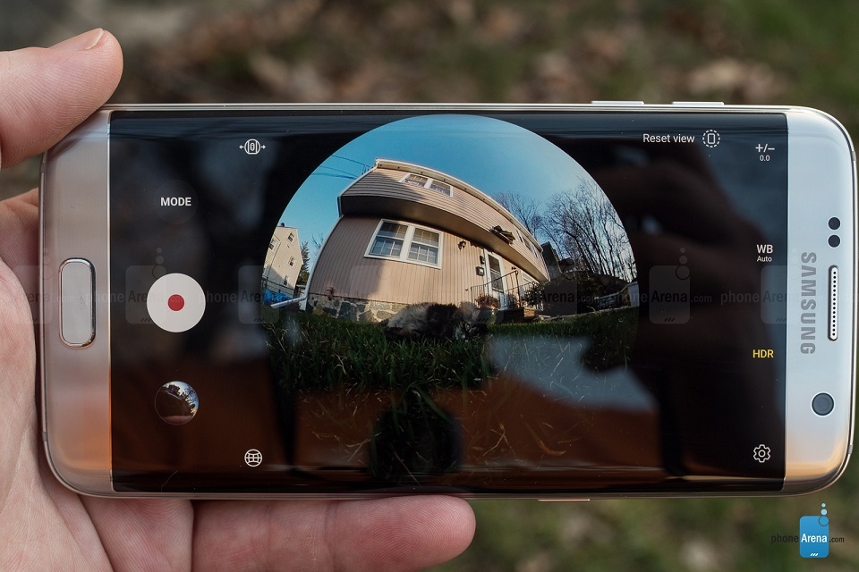 Gear 360 (2017) có tính tương thích cao với smartphone Gear 360 (2017) có tính tương thích cao với smartphone