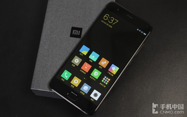 Mi 6 Ceramic có giao diện mới trông vô cùng bắt mắt