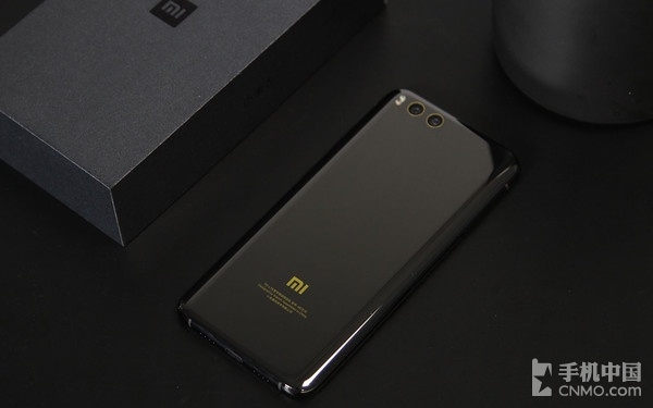 Mi 6 Ceramic Edition sử dụng chất liệu gốm cao cấp