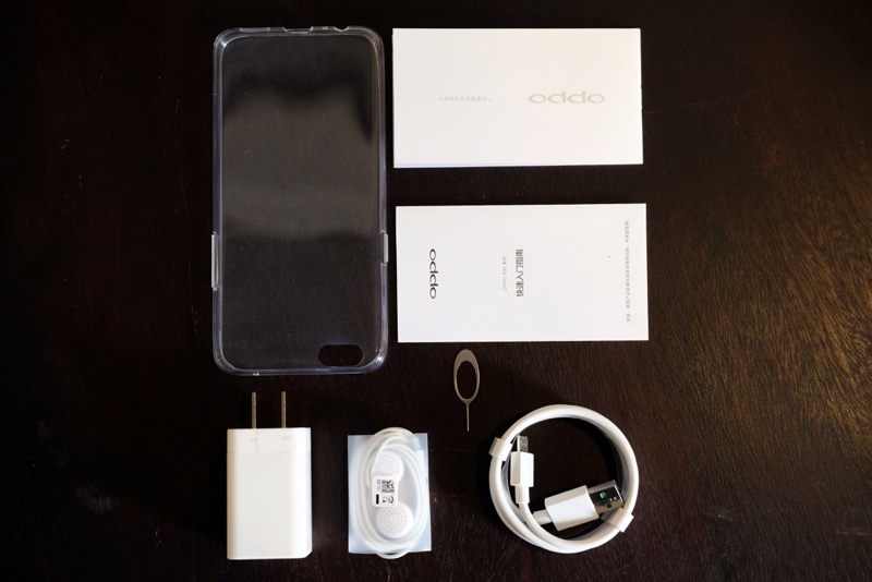Bộ phụ kiện chuẩn của Oppo R9s Bộ phụ kiện chuẩn của Oppo R9s