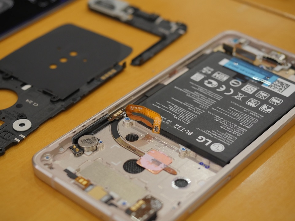 LG G6 nên có pin tháo rời được LG G6 nên có pin tháo rời được