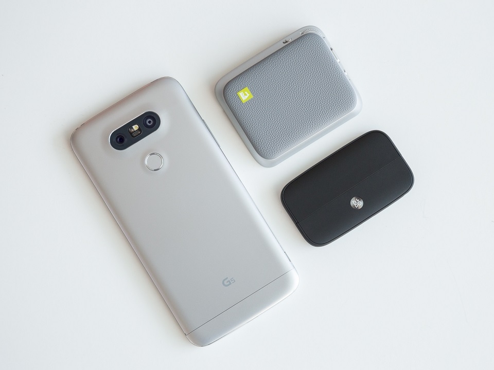 LG G6 không tận dụng được thết kế module trên người tiền nhiệm LG G5 LG G6 không tận dụng được thết kế module trên người tiền nhiệm LG G5