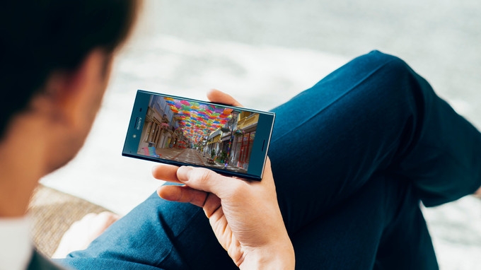 So sánh màn hình của LG G6, Xperia XZ Premium và Huawei P10 Plus