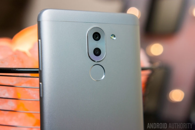 Smartphone tầm trung hỗ trợ camera kép Smartphone tầm trung hỗ trợ camera kép