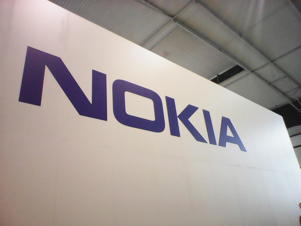 So sánh bức ảnh chụp Logo Nokia