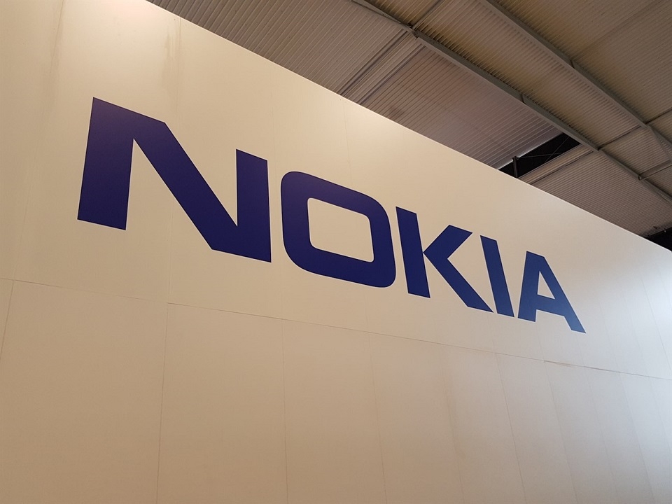 So sánh bức ảnh chụp Logo Nokia giữa S7 và Nokia 3310 (2017)