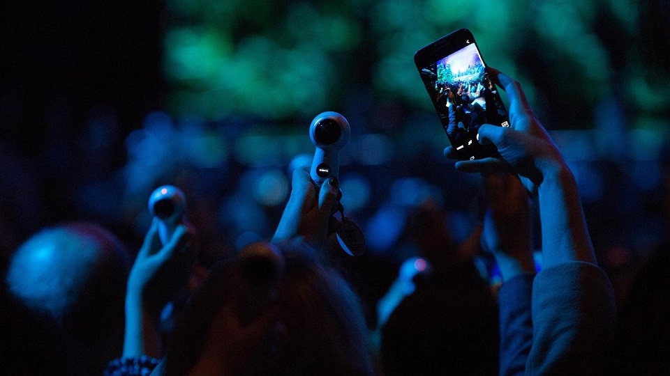 Smartphone ngày càng mỏng và nhẹ