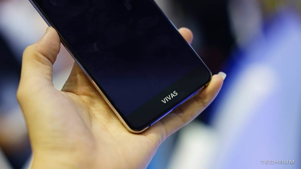Mặt trước Lotus S3 LTE