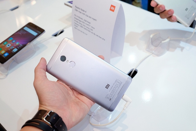 Trên tay Redmi Note 4 chính hãng tại Việt Nam