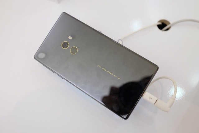 Trên tay Mi Mix chính hãng tại Việt Nam