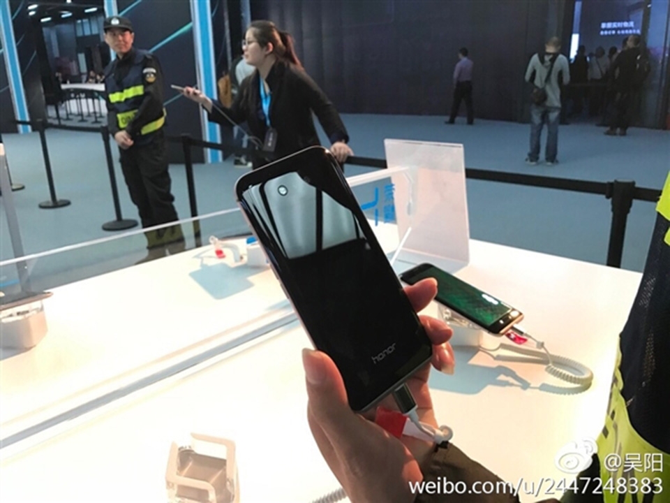 Phải chăng Honor Magic sẽ đến CES 2017? Phải chăng Honor Magic sẽ đến CES 2017?
