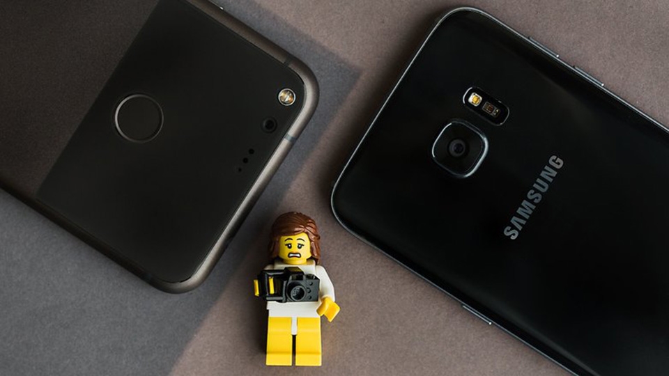 Samsung Galaxy S7 edge và Google Pixel XL