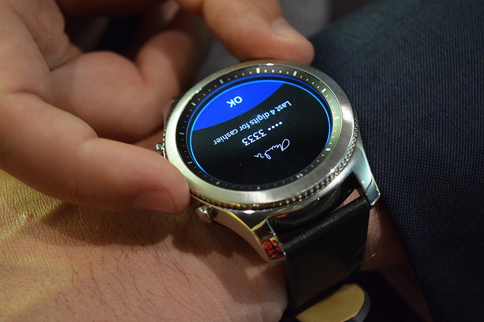 Samsung vẫn tiến hành việc bán Gear S3 đúng lộ trình Samsung vẫn tiến hành việc bán Gear S3 đúng lộ trình