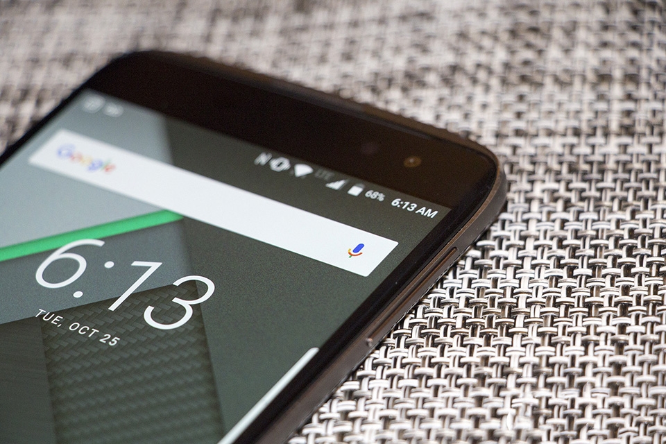 Nút tăng giảm âm lượng trên BlackBerry DTEK60