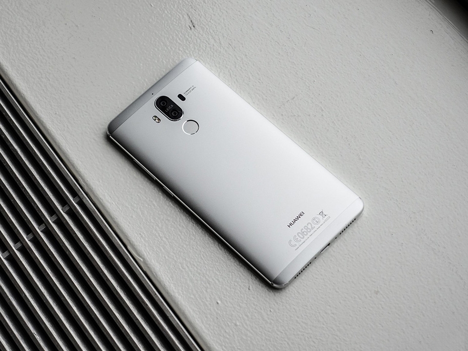 Trên tay Huawei Mate 9 Trên tay Huawei Mate 9