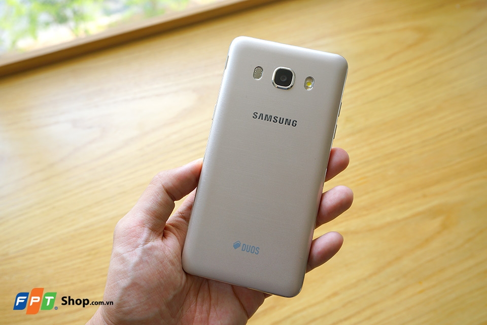 Samsung Galaxy J5 2016 - smartphone bán chạy tuần 3 tháng 8 tại FPT Shop