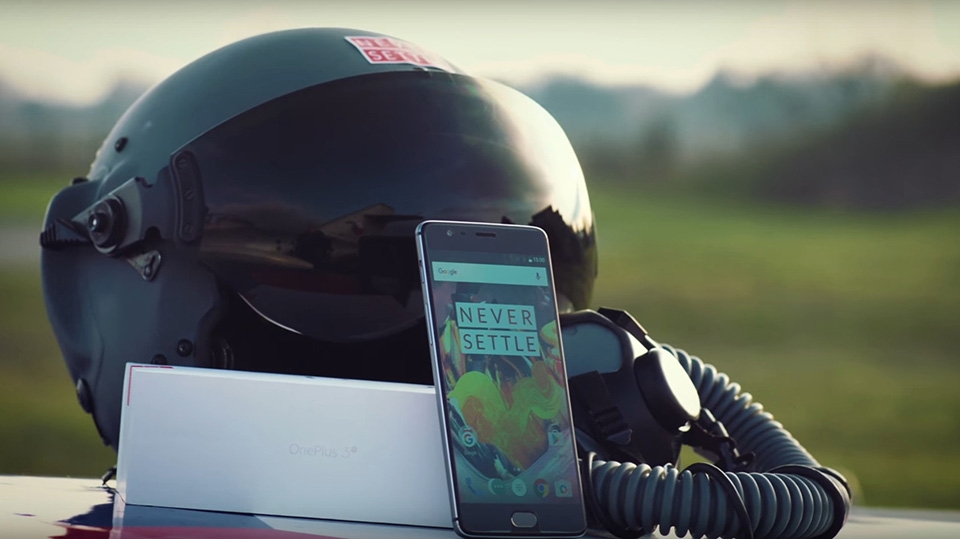 Mở hộp OnePlus 3T trên máy bay chiến đấu
