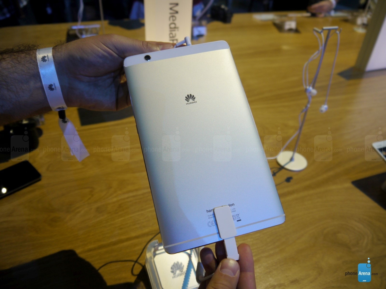 Trên tay Huawei MediaPad M3
