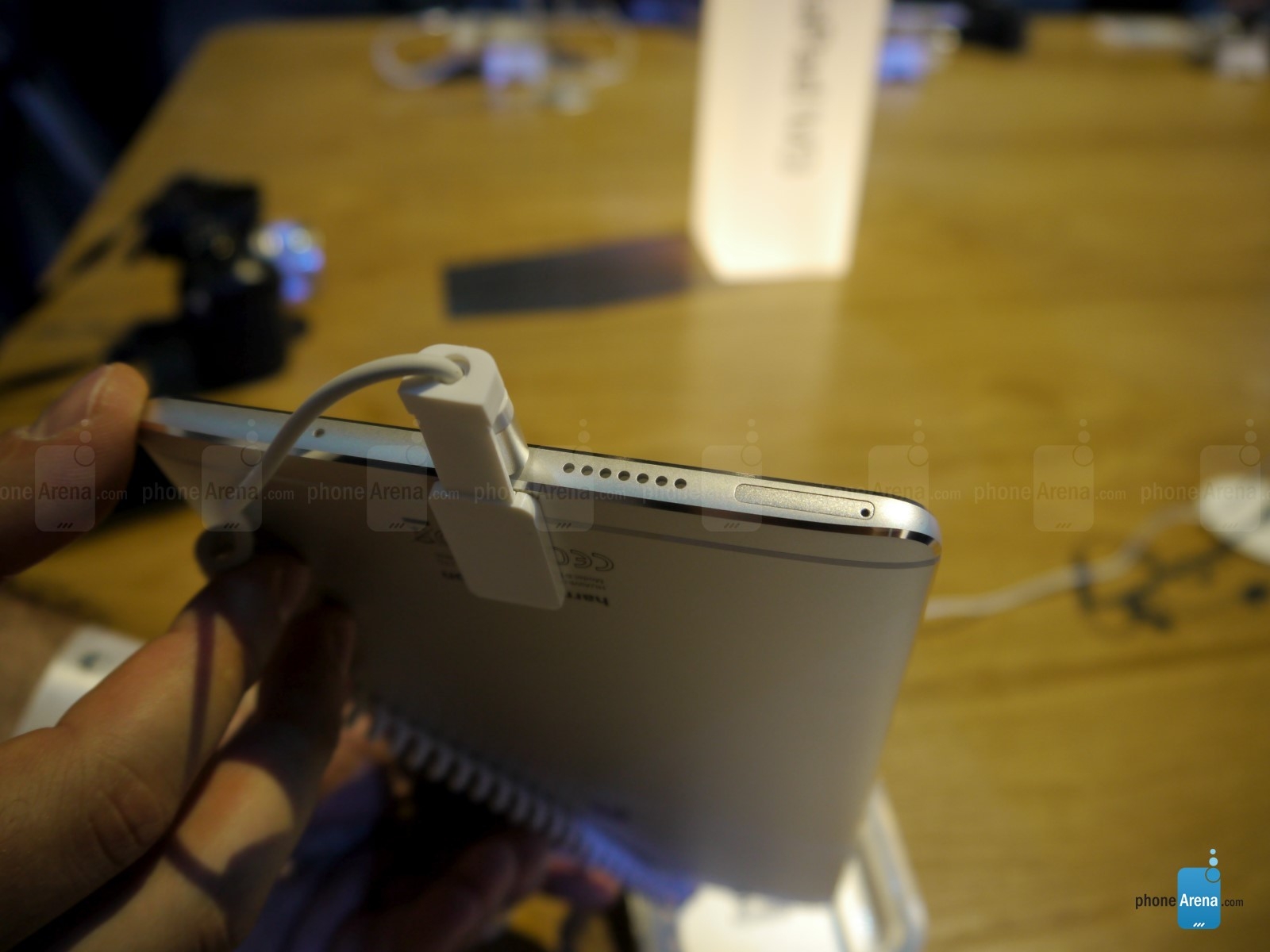 Trên tay Huawei MediaPad M3